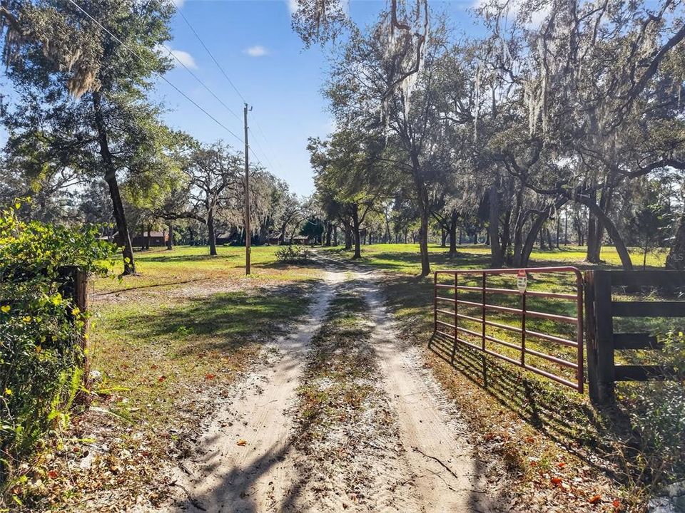 En Venta: $529,000 (4 camas, 2 baños, 2469 Pies cuadrados)