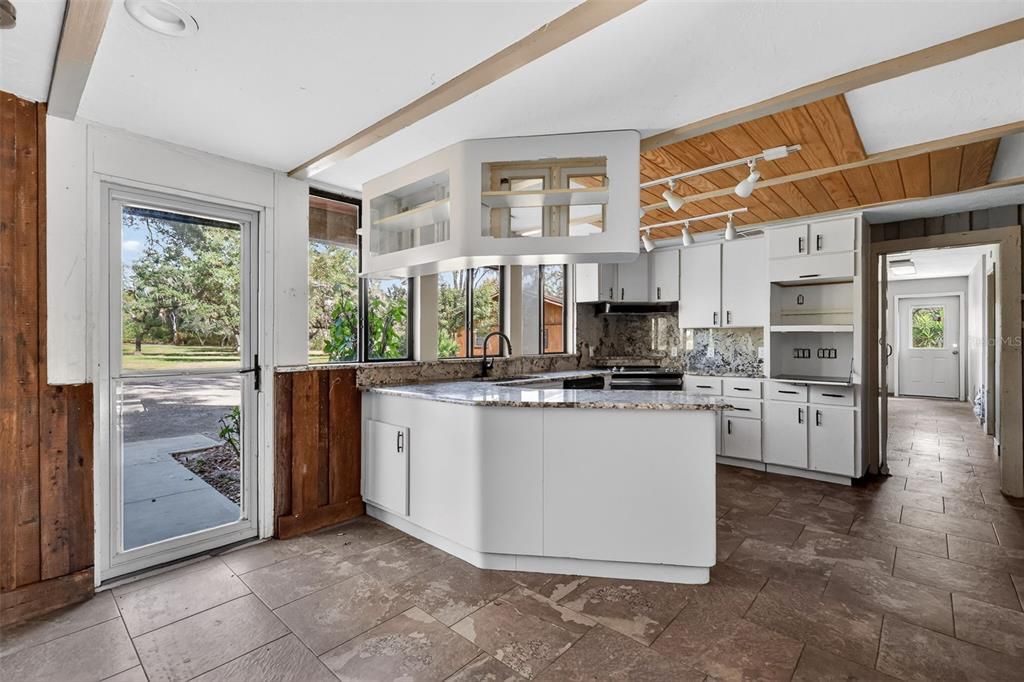 En Venta: $529,000 (4 camas, 2 baños, 2469 Pies cuadrados)