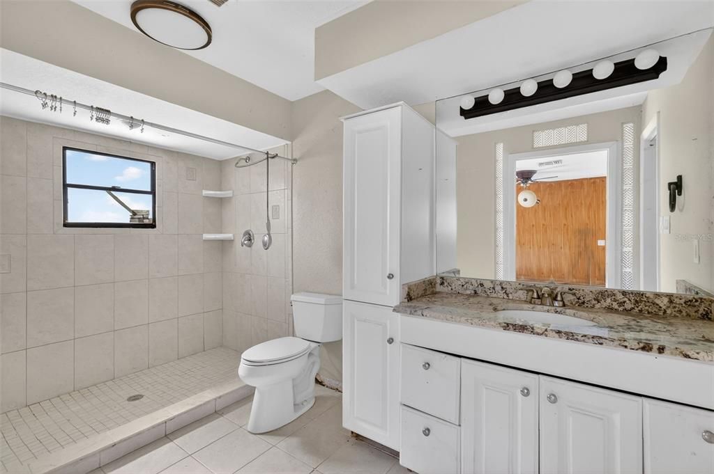 En Venta: $529,000 (4 camas, 2 baños, 2469 Pies cuadrados)