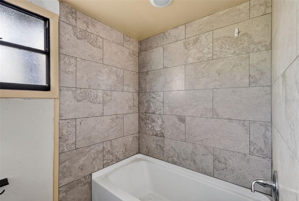 En Venta: $529,000 (4 camas, 2 baños, 2469 Pies cuadrados)