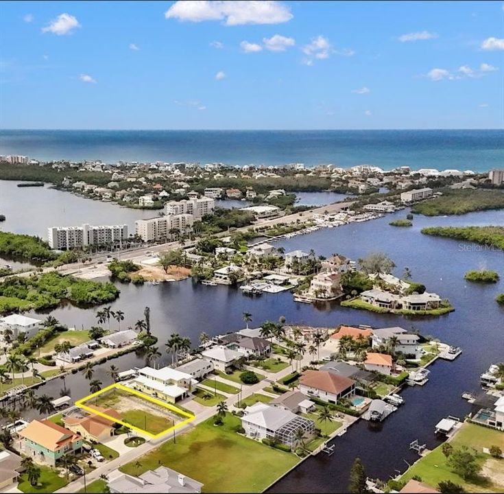 待售: $899,000 (0.23 acres)