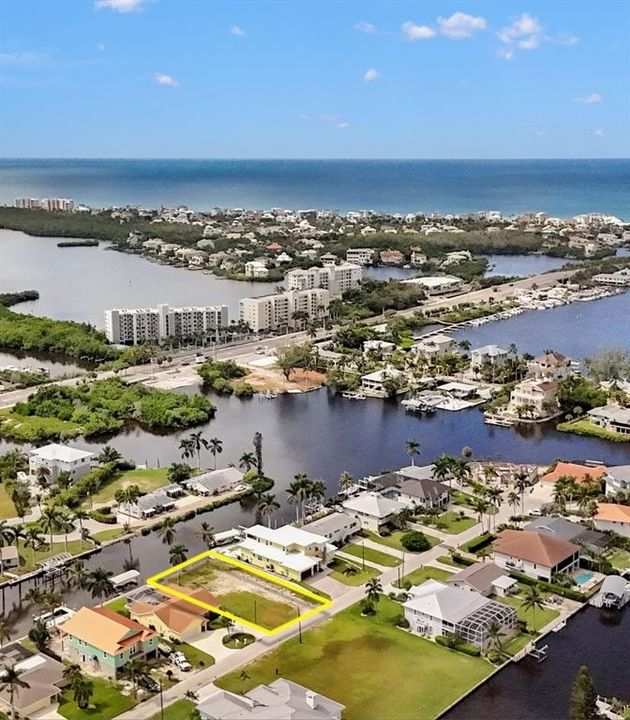 待售: $899,000 (0.23 acres)