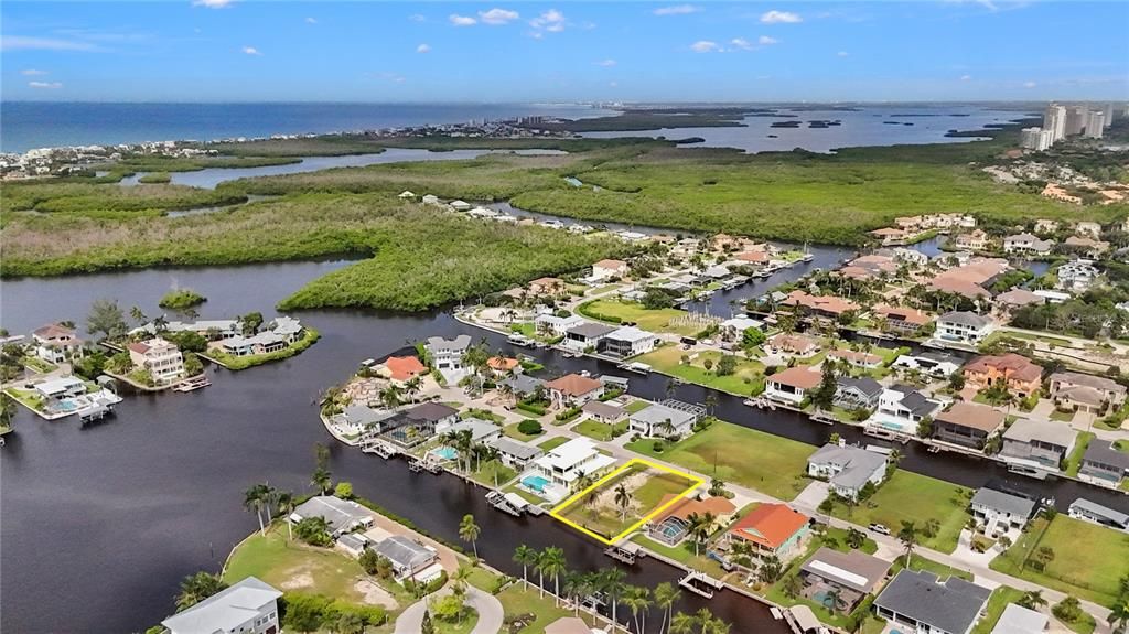 待售: $899,000 (0.23 acres)