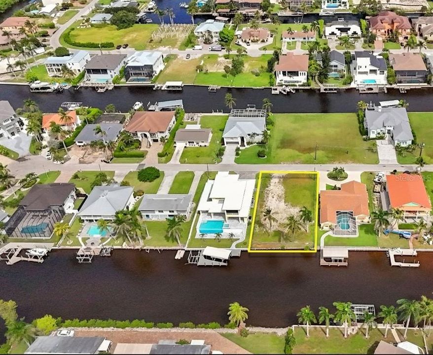 待售: $899,000 (0.23 acres)