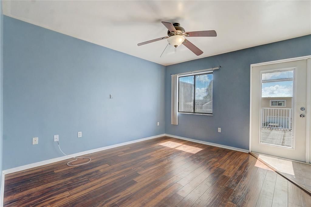 待售: $299,900 (2 贝兹, 2 浴室, 1440 平方英尺)