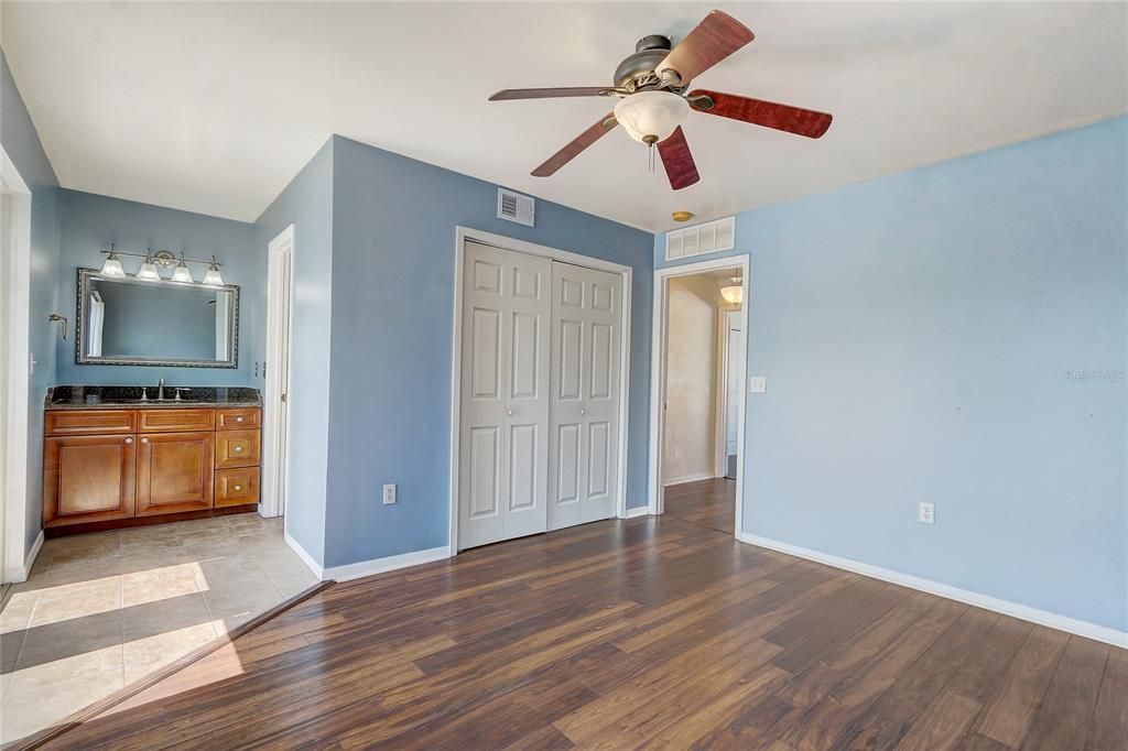 待售: $299,900 (2 贝兹, 2 浴室, 1440 平方英尺)