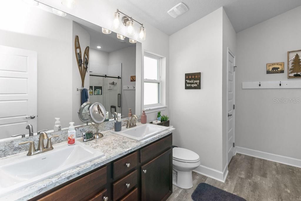 For Sale: $379,900 (4 beds, 2 baths, 1828 Square Feet)