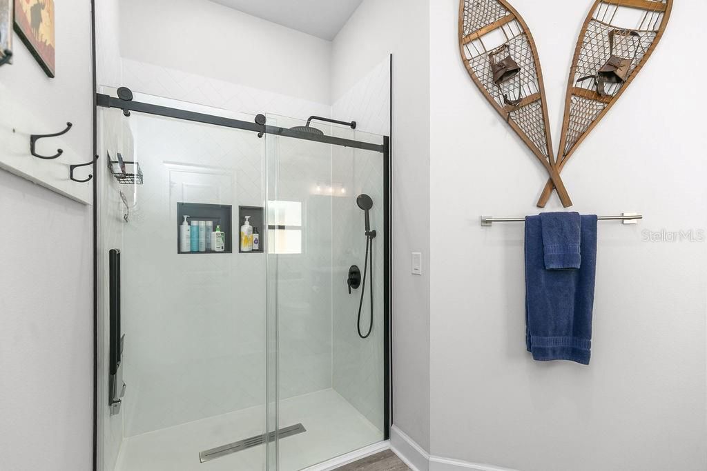 For Sale: $379,900 (4 beds, 2 baths, 1828 Square Feet)