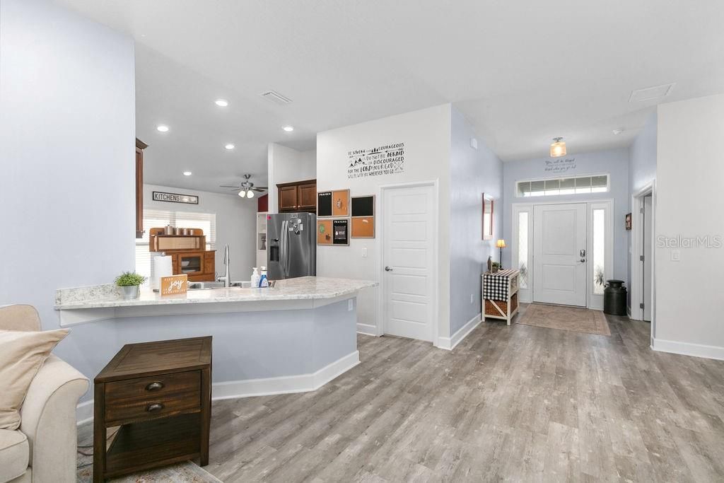 For Sale: $379,900 (4 beds, 2 baths, 1828 Square Feet)