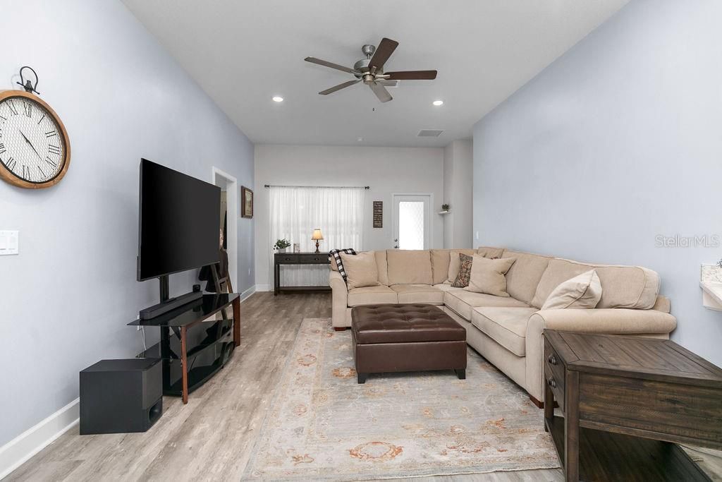 For Sale: $379,900 (4 beds, 2 baths, 1828 Square Feet)