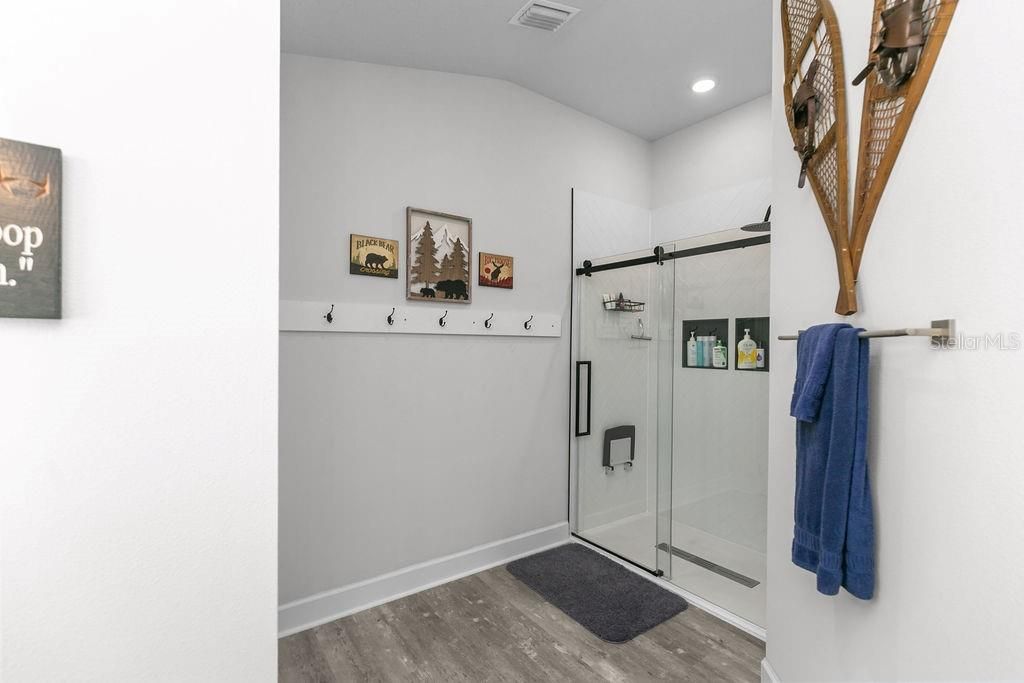 For Sale: $379,900 (4 beds, 2 baths, 1828 Square Feet)