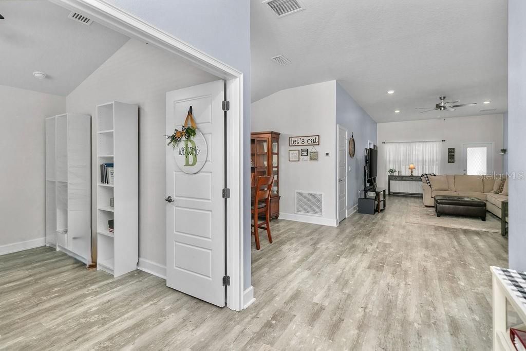 For Sale: $379,900 (4 beds, 2 baths, 1828 Square Feet)