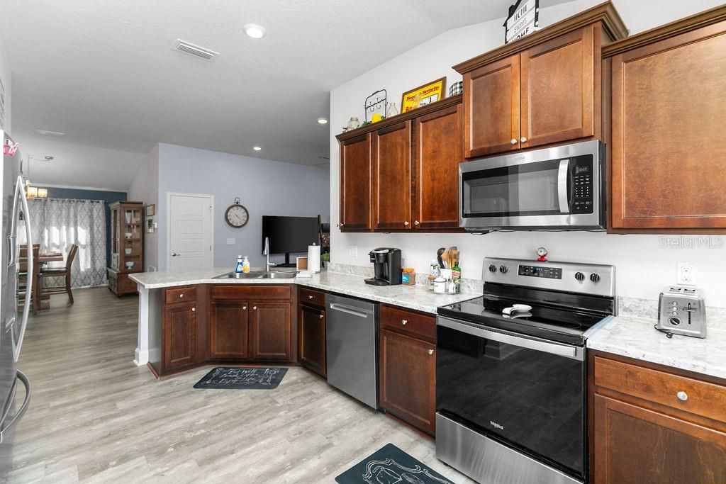 For Sale: $379,900 (4 beds, 2 baths, 1828 Square Feet)