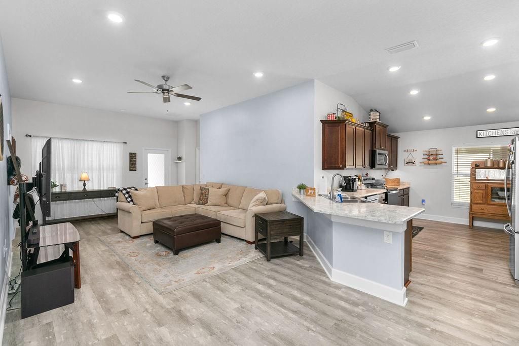 For Sale: $379,900 (4 beds, 2 baths, 1828 Square Feet)