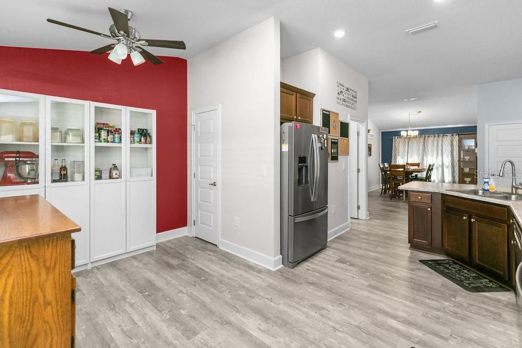 For Sale: $379,900 (4 beds, 2 baths, 1828 Square Feet)