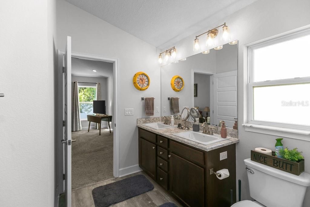 For Sale: $379,900 (4 beds, 2 baths, 1828 Square Feet)