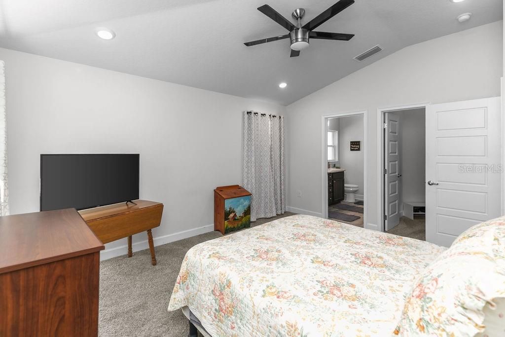 For Sale: $379,900 (4 beds, 2 baths, 1828 Square Feet)