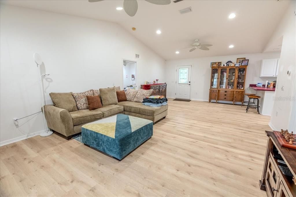 На продажу: $425,000 (2 спален, 2 ванн, 1566 Квадратных фут)