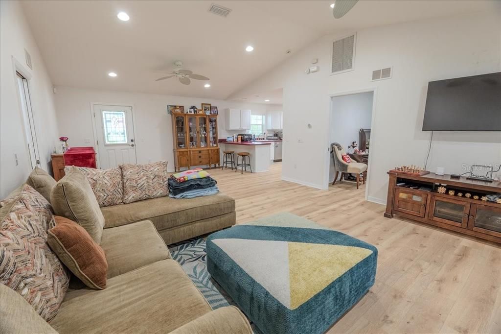 На продажу: $425,000 (2 спален, 2 ванн, 1566 Квадратных фут)