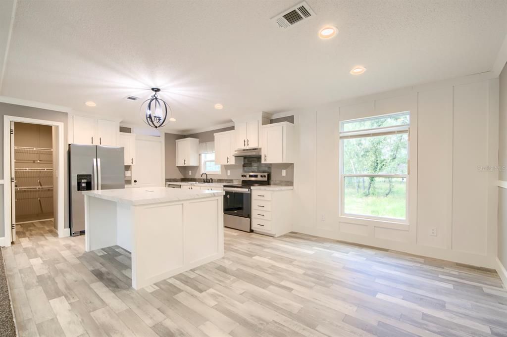 待售: $299,000 (3 贝兹, 2 浴室, 1352 平方英尺)