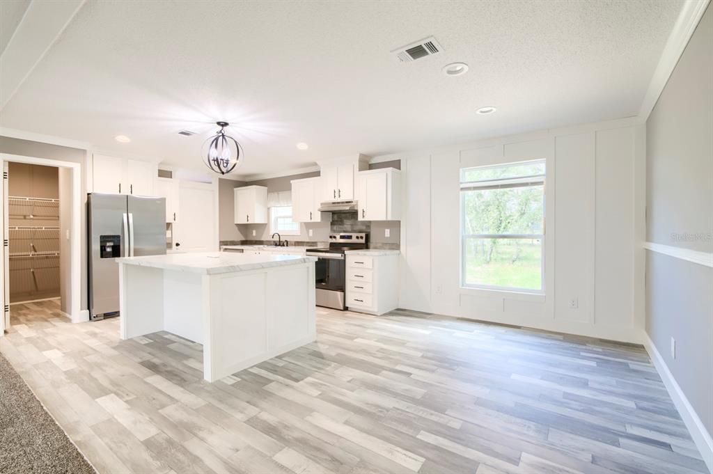 待售: $299,000 (3 贝兹, 2 浴室, 1352 平方英尺)