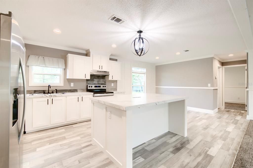 待售: $299,000 (3 贝兹, 2 浴室, 1352 平方英尺)