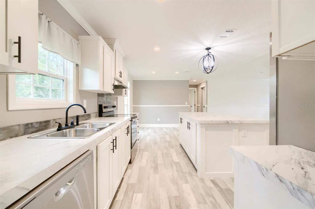 待售: $299,000 (3 贝兹, 2 浴室, 1352 平方英尺)