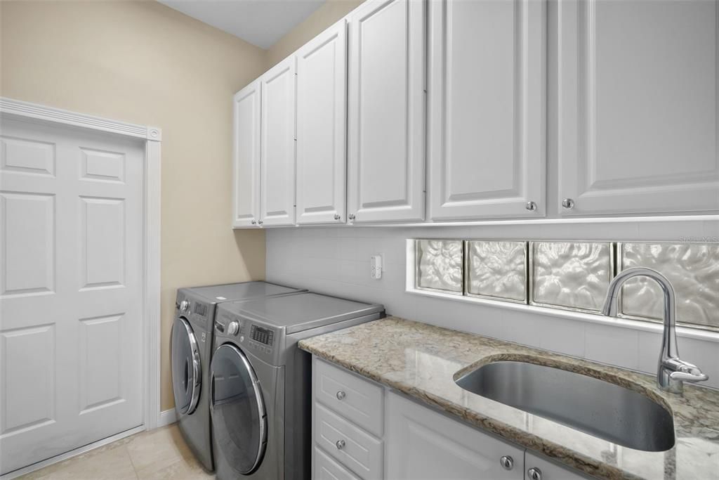 Active With Contract: $749,900 (4 beds, 3 baths, 2521 Square Feet)