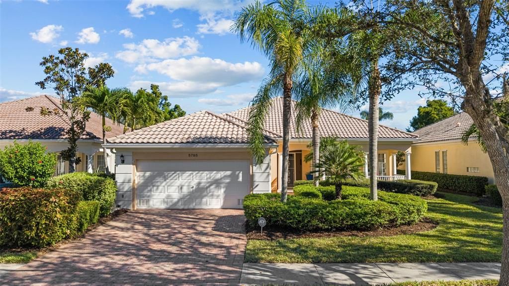Active With Contract: $749,900 (4 beds, 3 baths, 2521 Square Feet)