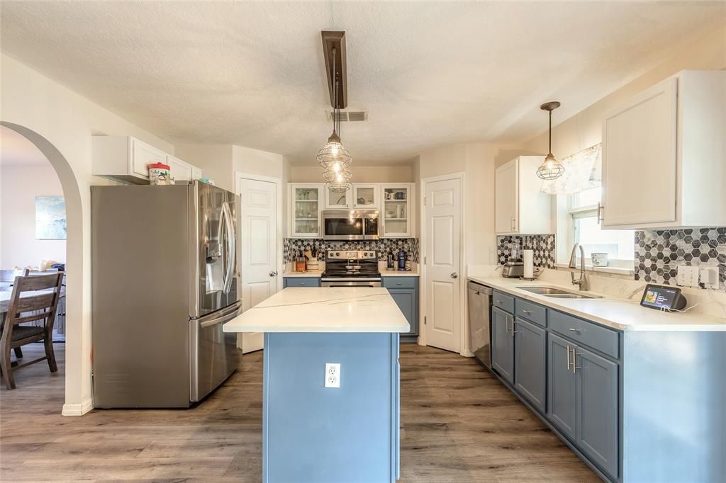 For Sale: $425,000 (4 beds, 2 baths, 2761 Square Feet)