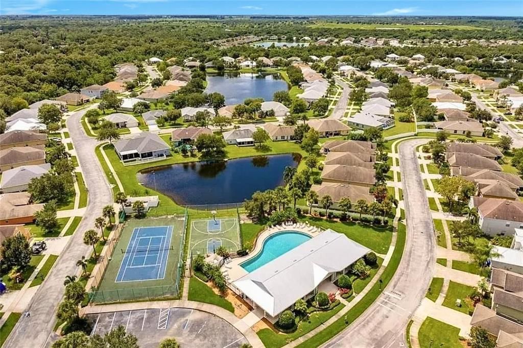 For Sale: $425,000 (4 beds, 2 baths, 2761 Square Feet)