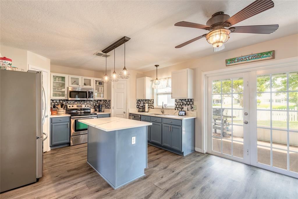 For Sale: $425,000 (4 beds, 2 baths, 2761 Square Feet)