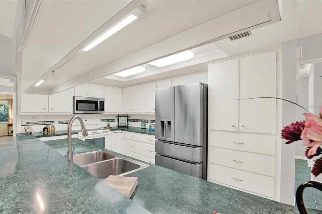 For Sale: $289,000 (3 beds, 2 baths, 2090 Square Feet)