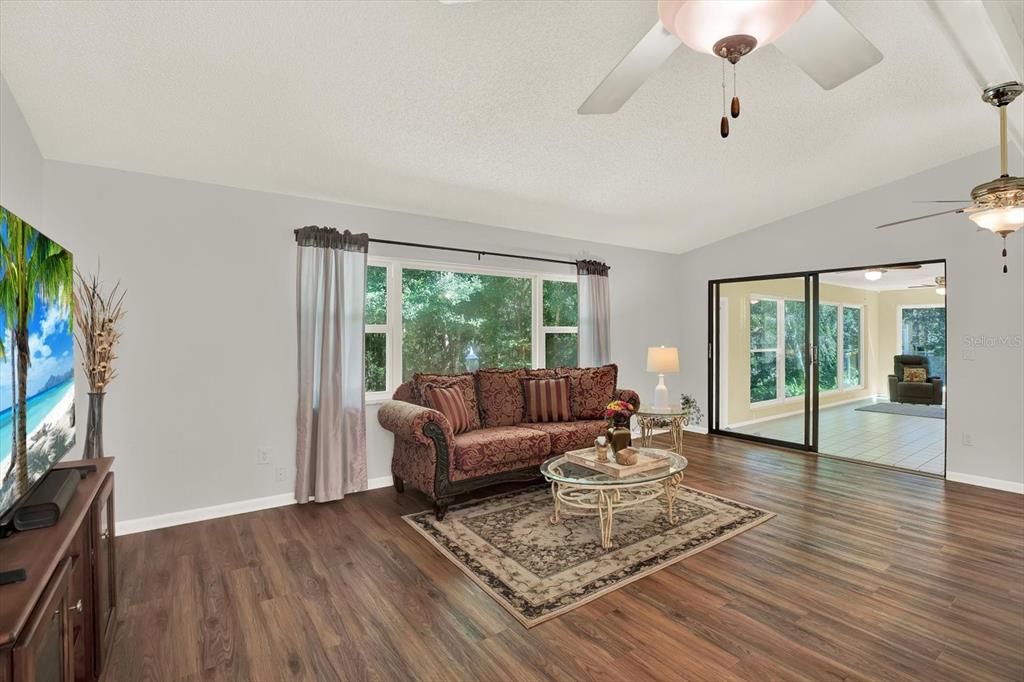 For Sale: $289,000 (3 beds, 2 baths, 2090 Square Feet)