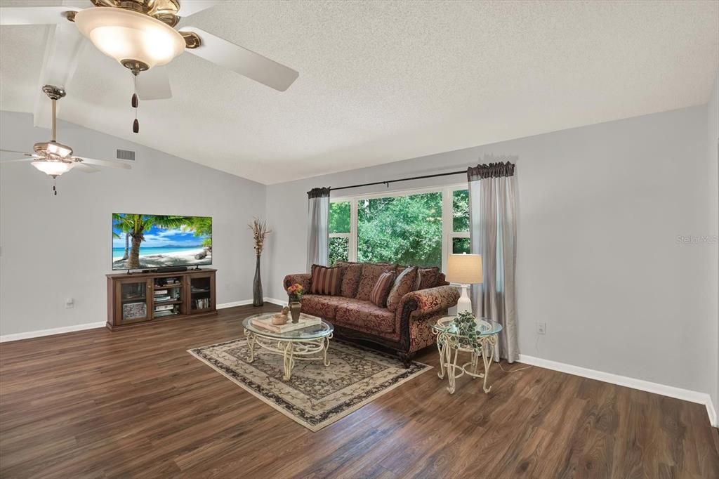 For Sale: $289,000 (3 beds, 2 baths, 2090 Square Feet)