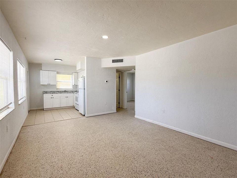 出租: $1,750 (2 贝兹, 1 浴室, 600 平方英尺)