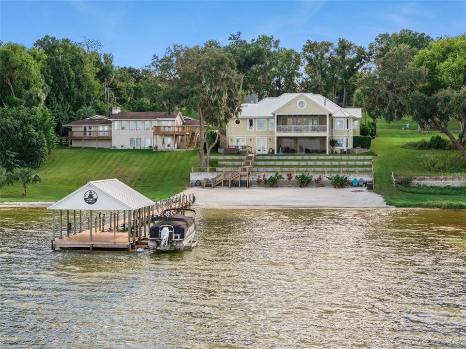 For Sale: $2,490,000 (7 beds, 4 baths, 5046 Square Feet)