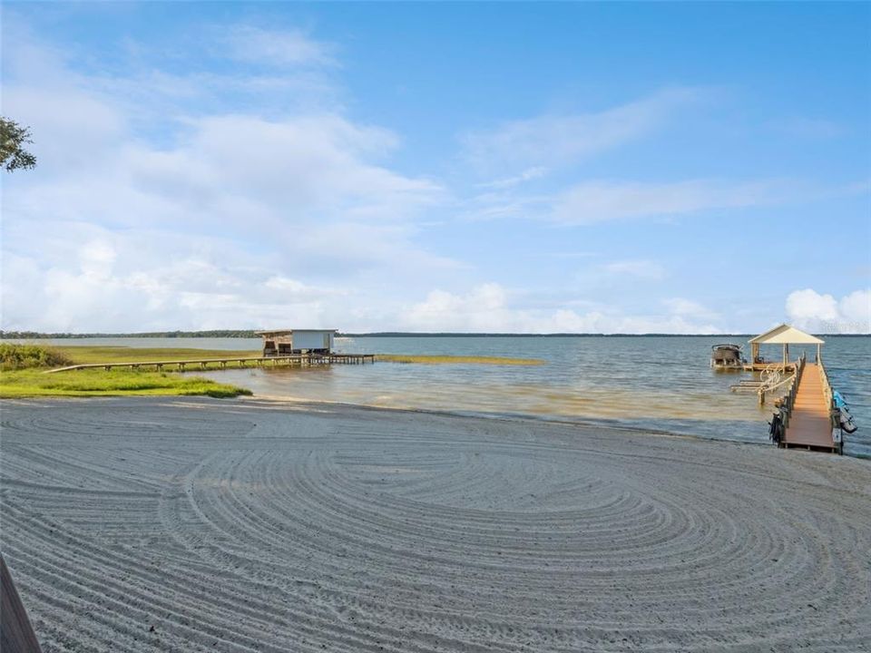 For Sale: $2,490,000 (7 beds, 4 baths, 5046 Square Feet)