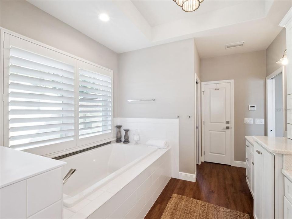 For Sale: $2,490,000 (7 beds, 4 baths, 5046 Square Feet)