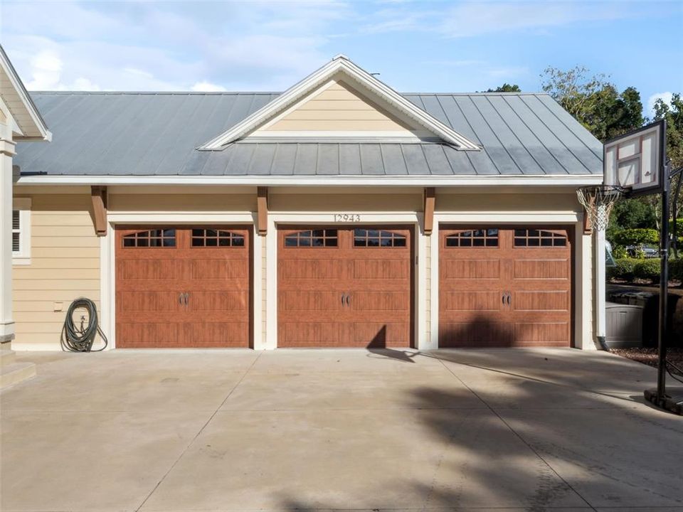 For Sale: $2,490,000 (7 beds, 4 baths, 5046 Square Feet)