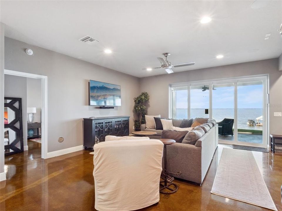 For Sale: $2,490,000 (7 beds, 4 baths, 5046 Square Feet)