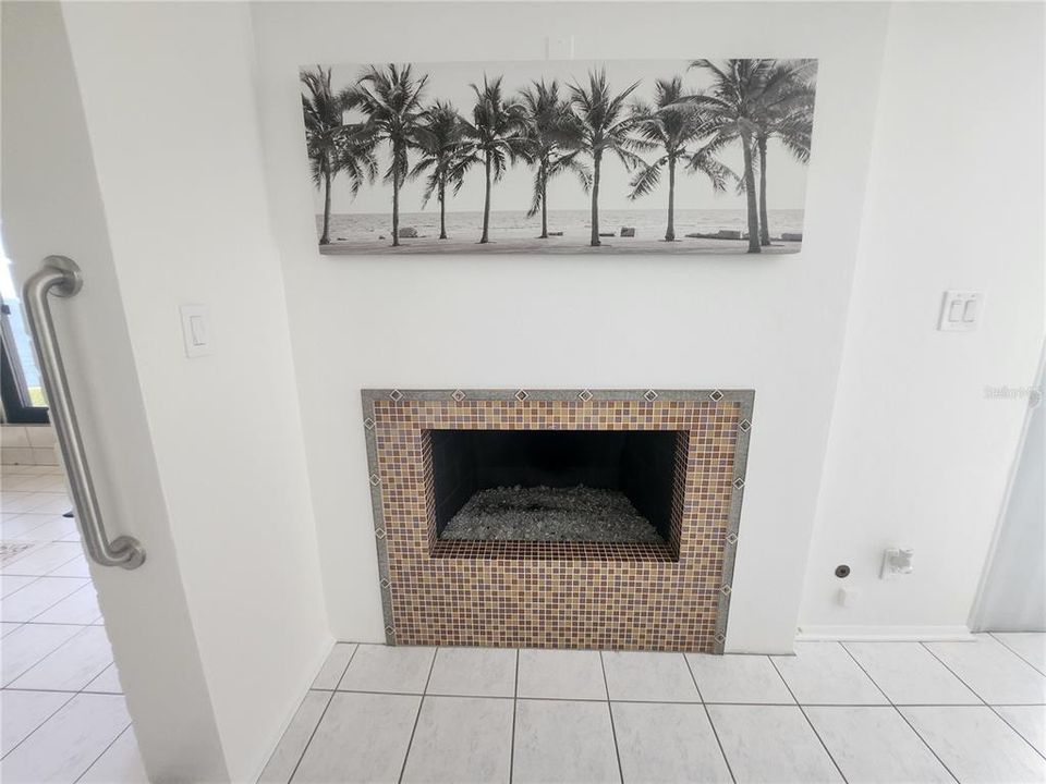 合同活跃: $1,599,999 (3 贝兹, 2 浴室, 2889 平方英尺)