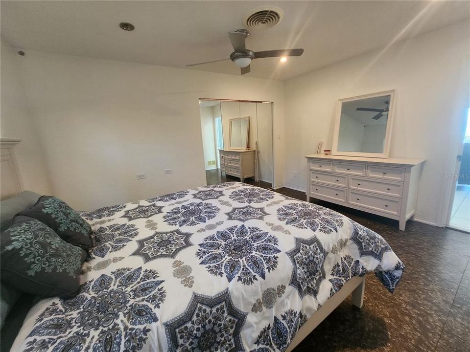 合同活跃: $1,599,999 (3 贝兹, 2 浴室, 2889 平方英尺)