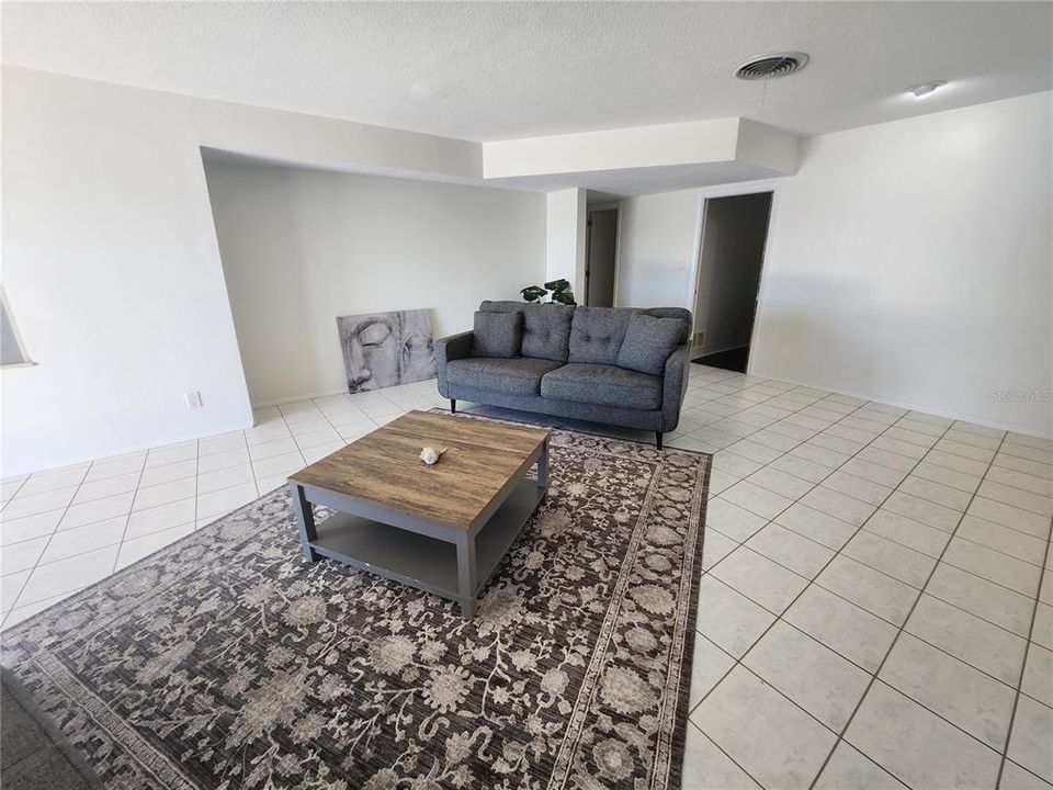 合同活跃: $1,599,999 (3 贝兹, 2 浴室, 2889 平方英尺)