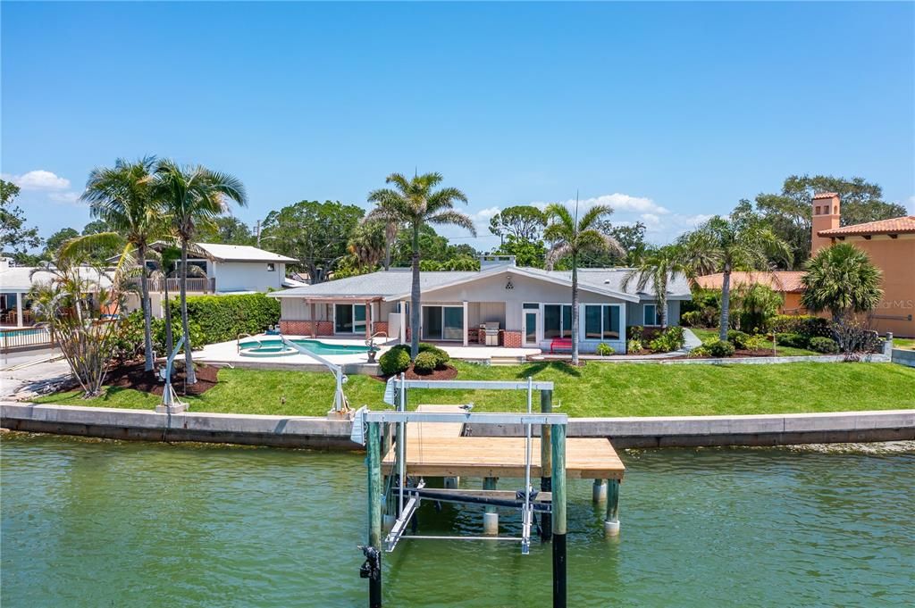 合同活跃: $1,599,999 (3 贝兹, 2 浴室, 2889 平方英尺)