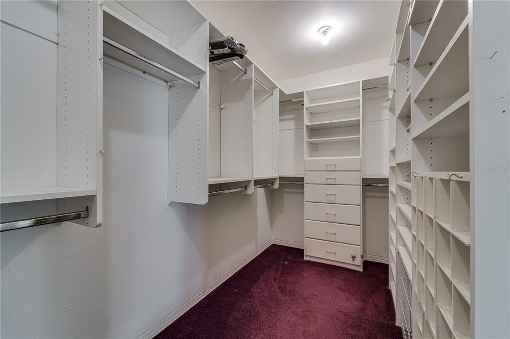 合同活跃: $1,599,999 (3 贝兹, 2 浴室, 2889 平方英尺)