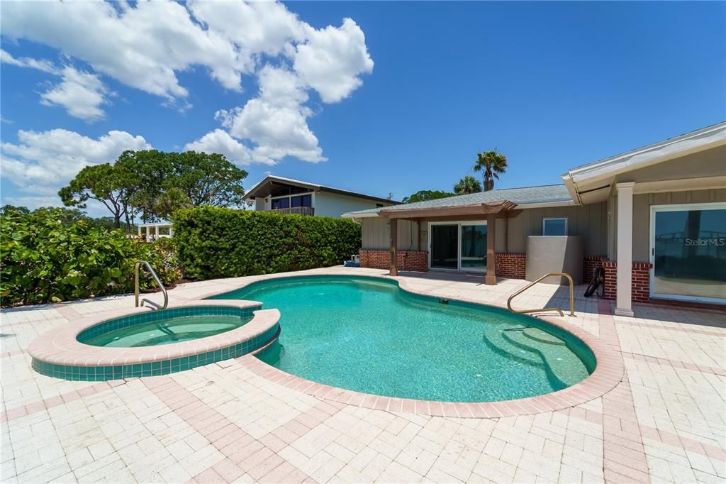 合同活跃: $1,599,999 (3 贝兹, 2 浴室, 2889 平方英尺)