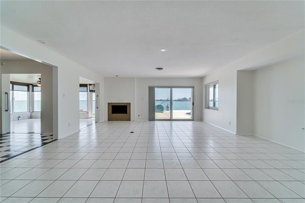 合同活跃: $1,599,999 (3 贝兹, 2 浴室, 2889 平方英尺)