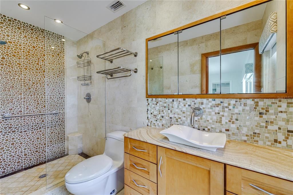 合同活跃: $1,599,999 (3 贝兹, 2 浴室, 2889 平方英尺)