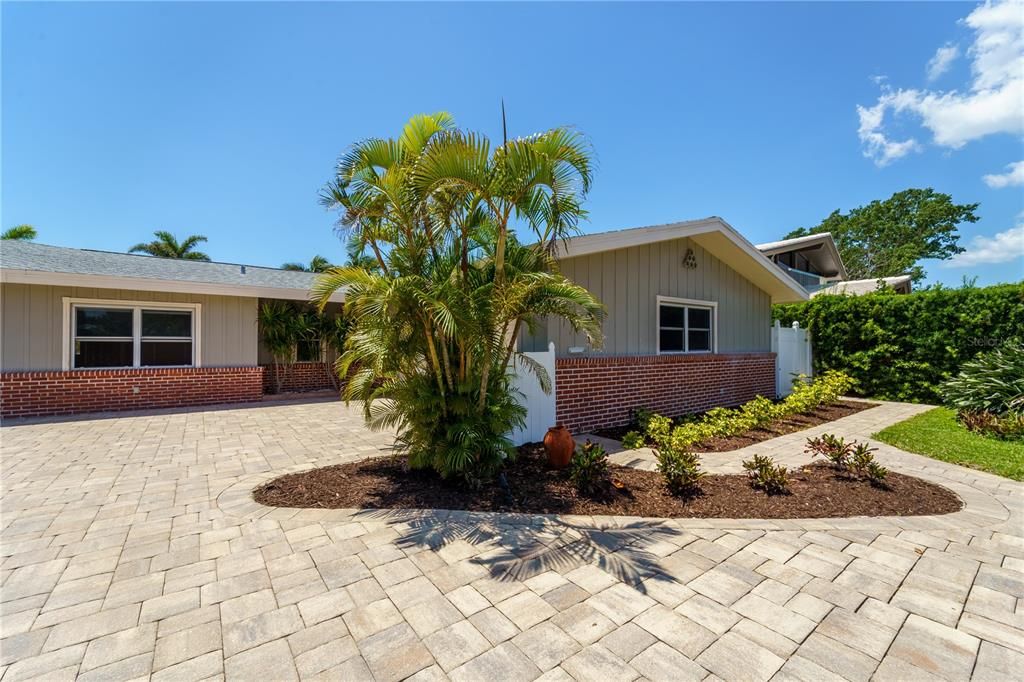 合同活跃: $1,599,999 (3 贝兹, 2 浴室, 2889 平方英尺)